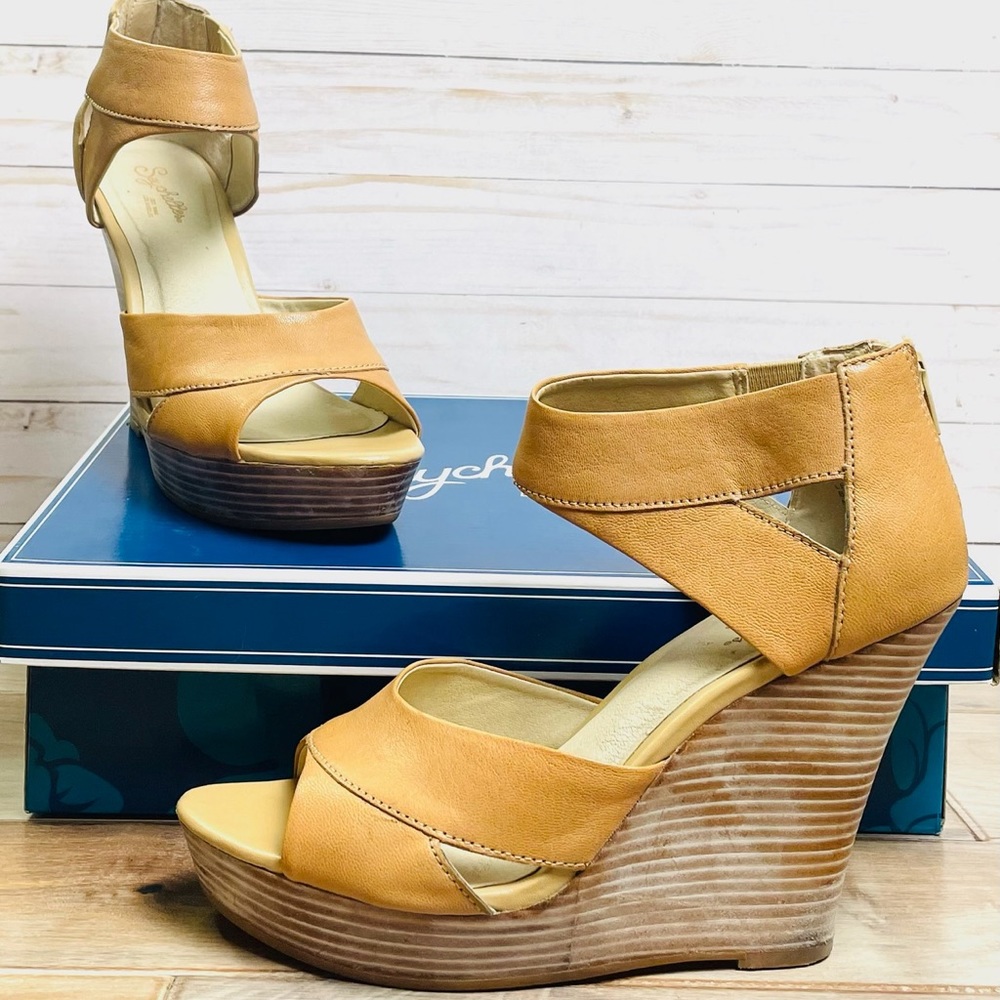 Seychelles “Give it Back” Vacchetta Leather Size 9 1/2 Platform Wedges.